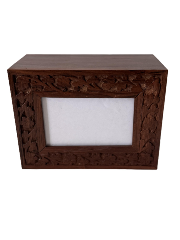 Photo Frame with 4 Leaf Clover Urn